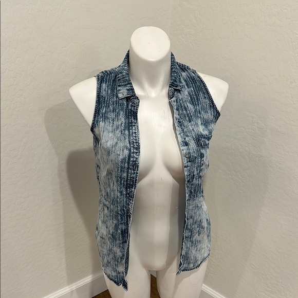 Bella Dahl Tops - Bella Dahl Sleeveless Denim Vest Size S